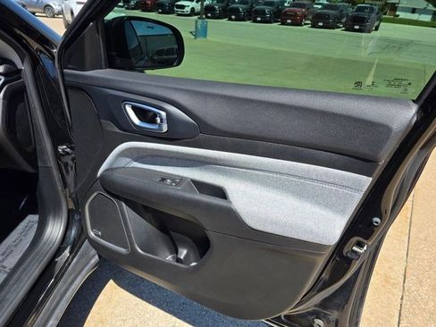 Certified 2022 Jeep Compass Latitude w/ Sun and Sound Group AWD/4WD image 17