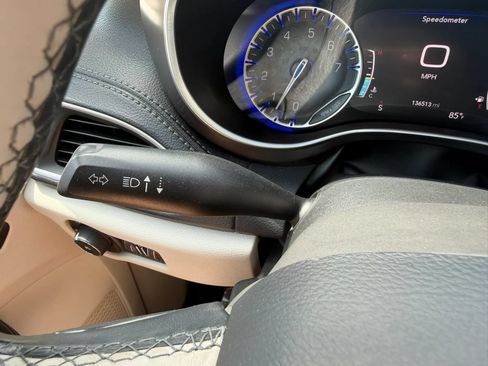 Used 2018 Chrysler Pacifica Limited FWD image 22