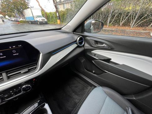 Used 2025 Chevrolet Trax LT w/ LT Convenience Package image 33