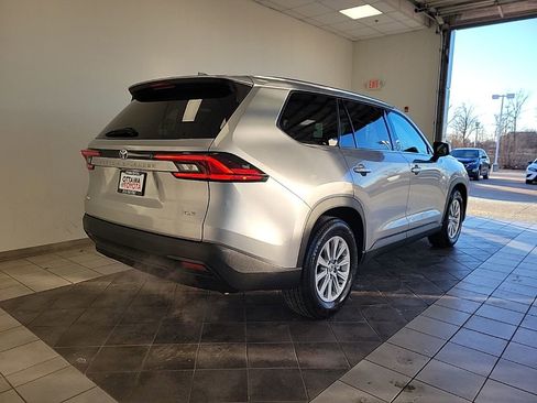 Used 2025 Toyota Grand Highlander AWD image 5