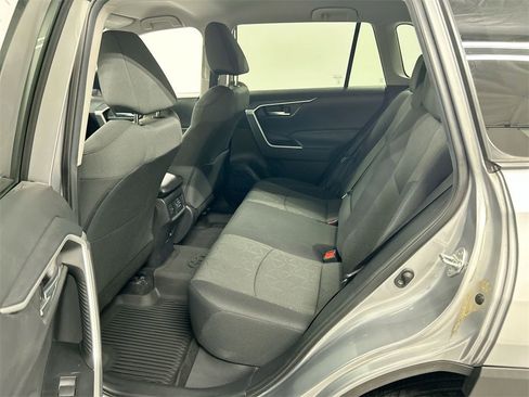 Used 2021 Toyota RAV4 XLE image 19