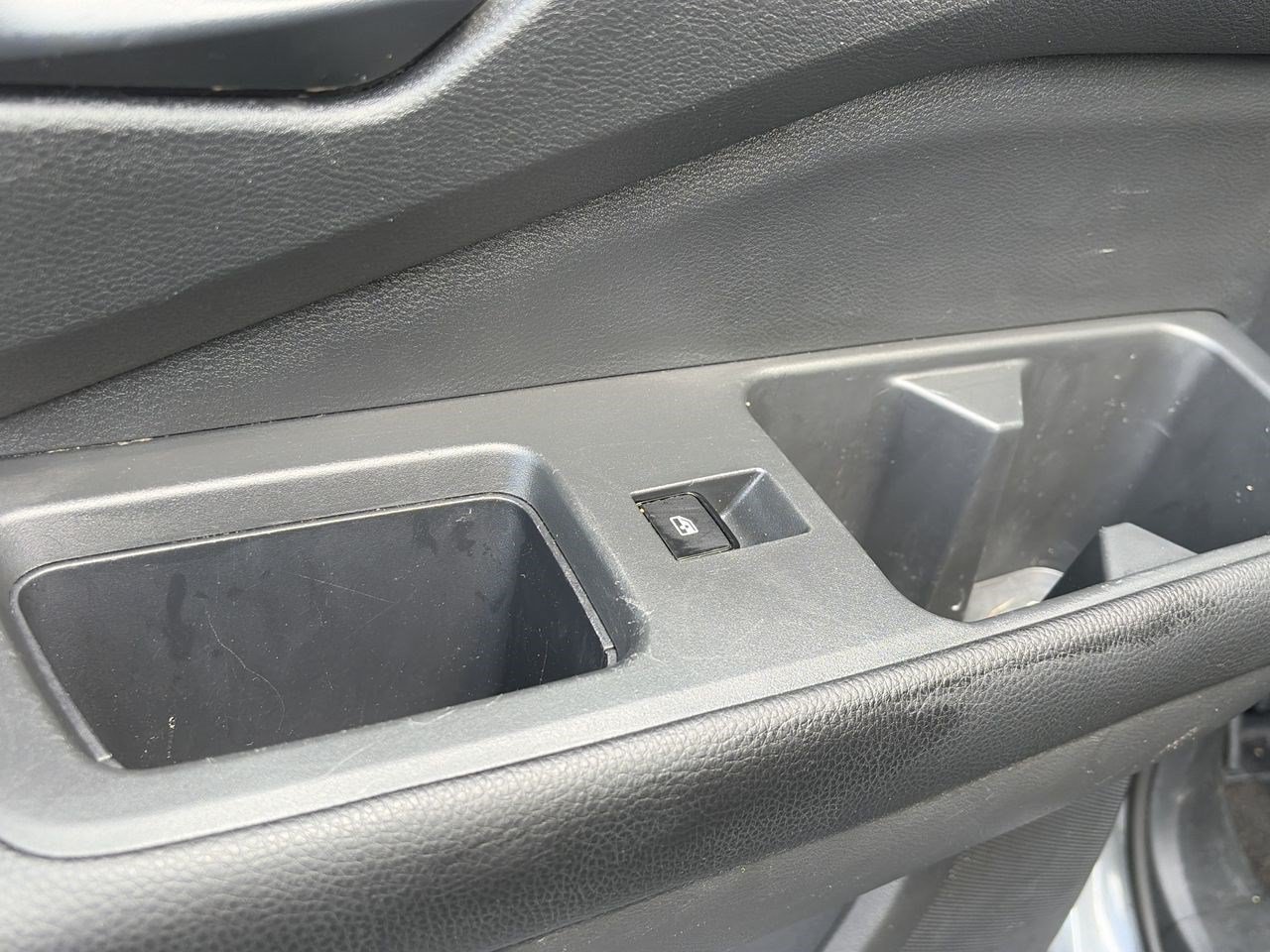 Used 2023 Nissan Pathfinder S FWD image 18