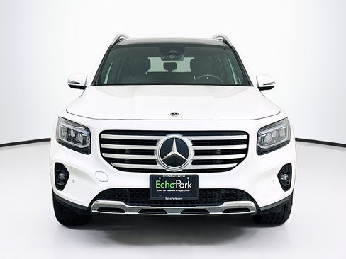 Used 2025 Mercedes-Benz GLB 250 4MATIC image 2