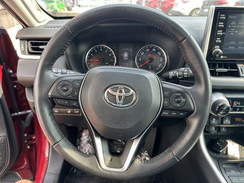 Used 2021 Toyota RAV4 XLE Premium image 16