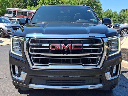 Used 2021 GMC Yukon XL SLT w/ SLT Premium Package AWD/4WD image 2