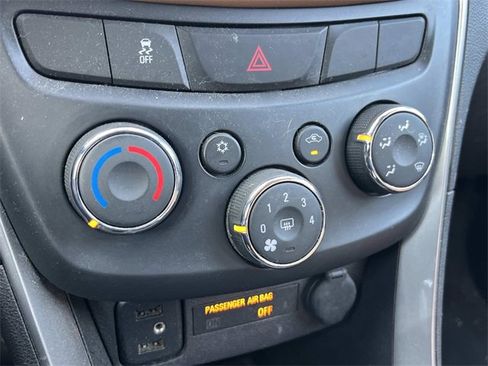 Used 2017 Chevrolet Trax LT w/ LT Convenience Package image 29