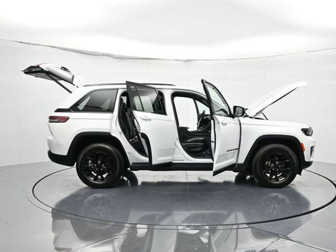 Certified 2024 Jeep Grand Cherokee Altitude image 56