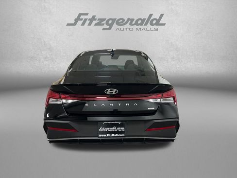 Used 2025 Hyundai Elantra SEL FWD image 4