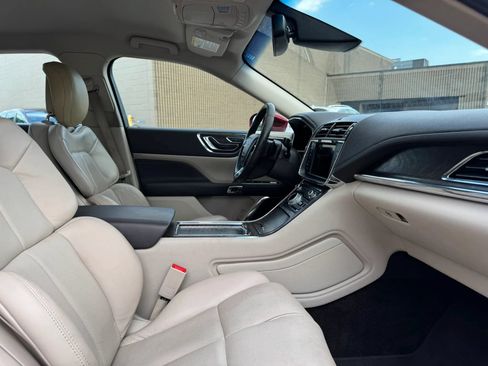 Used 2017 Lincoln Continental Select w/ Technology Package FWD image 25