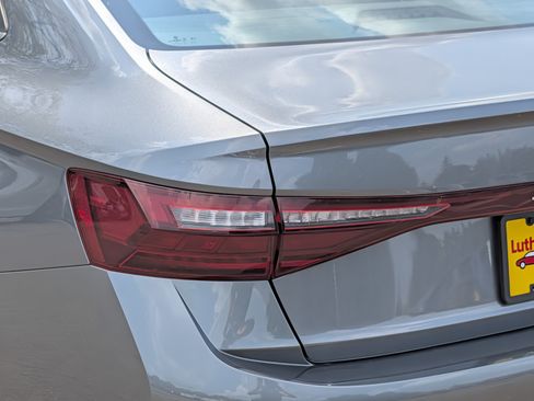 Certified 2025 Volkswagen Jetta SE FWD image 17