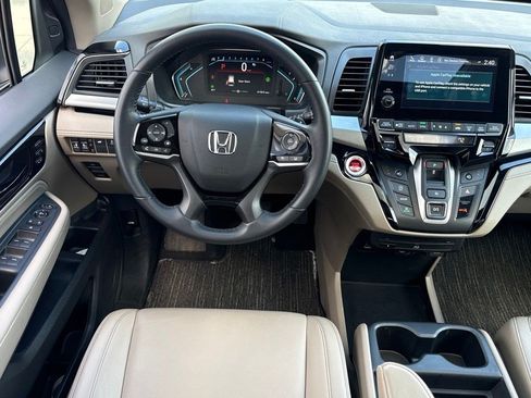 Used 2023 Honda Odyssey Touring image 10