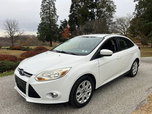 Used 2012 Ford Focus SE image 4
