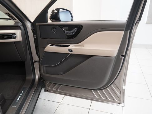 Used 2020 Lincoln Aviator Reserve w/ Equipment Group 201A image 31