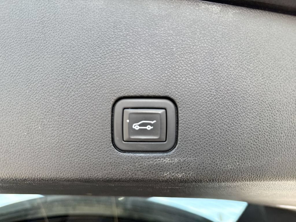 Used 2022 Cadillac XT6 Premium Luxury AWD/4WD image 18