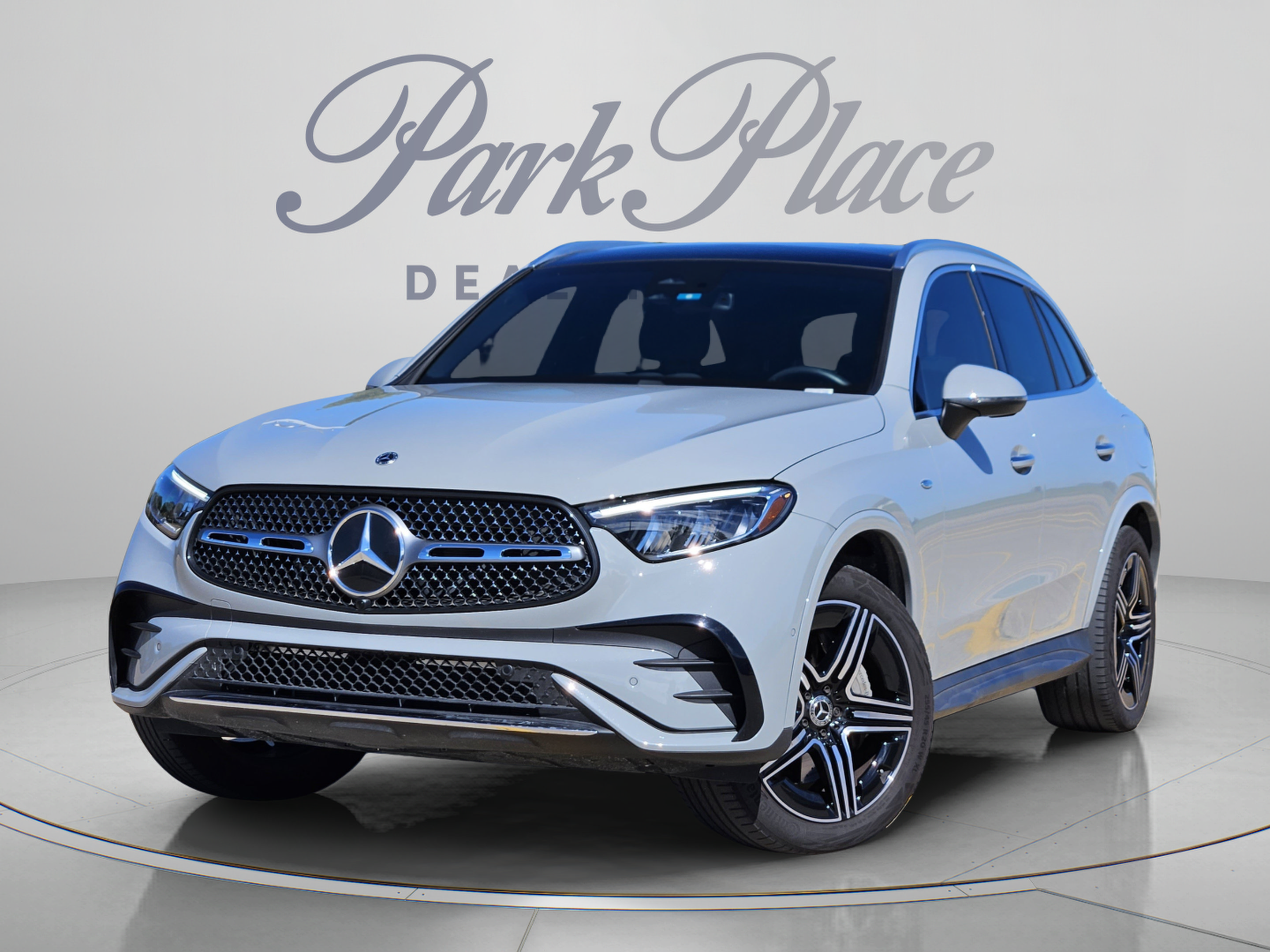 Used 2025 Mercedes-Benz GLC 350e 4MATIC image 1
