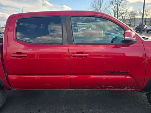 Used 2019 Toyota Tacoma TRD Off-Road AWD/4WD image 28