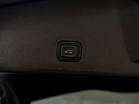 Used 2015 Cadillac SRX Luxury image 10