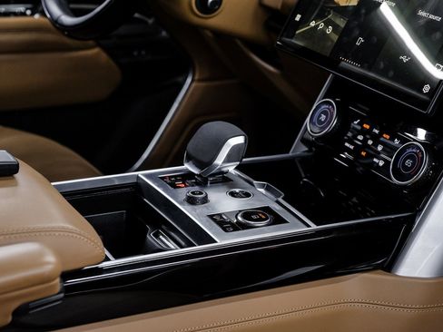 Used 2023 Land Rover Range Rover Autobiography image 33