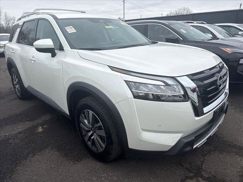 Certified 2023 Nissan Pathfinder SL image 1
