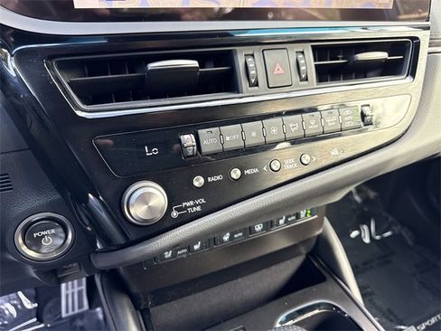 Used 2024 Lexus ES 300h F Sport image 19