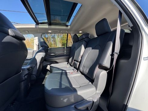 Used 2024 Toyota Grand Highlander XLE image 12