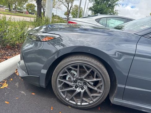 Used 2025 Toyota Camry SE w/ Convenience Package image 8