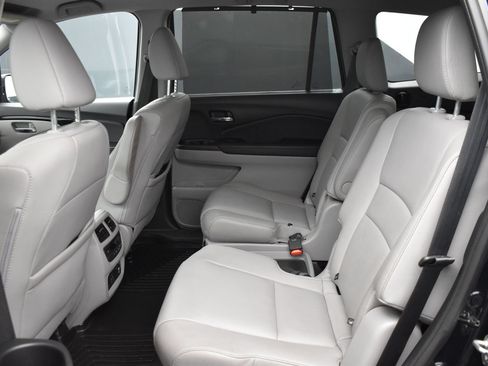 Used 2019 Honda Pilot Touring image 4