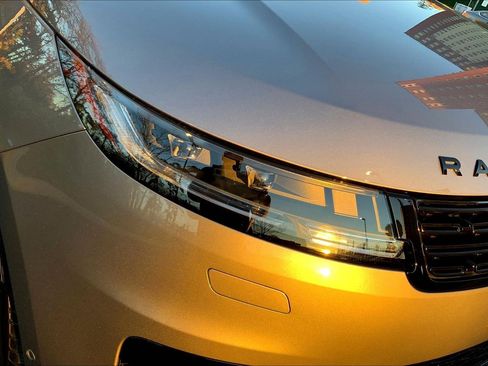 Used 2024 Land Rover Range Rover Sport SE image 27