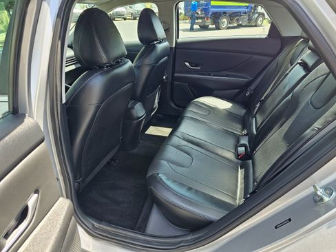 Used 2023 Hyundai Elantra Limited image 17