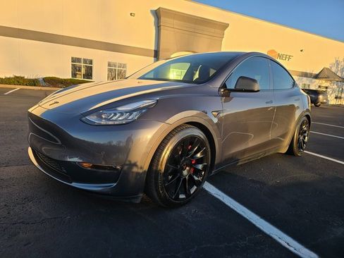 Used 2021 Tesla Model Y Long Range image 10