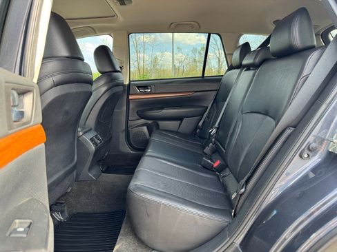 Used 2014 Subaru Outback 2.5i Limited w/ Moonroof Package AWD/4WD image 16