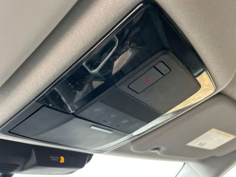 Used 2025 Mitsubishi Outlander SE image 29