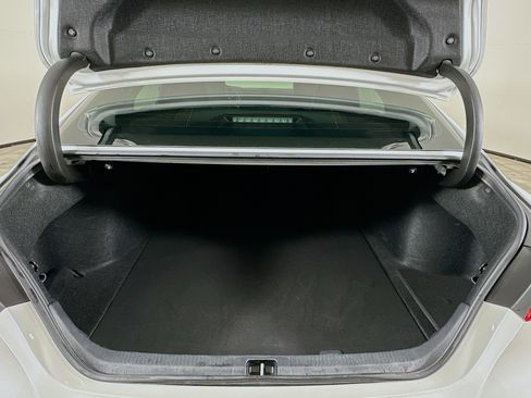 Used 2018 Toyota Camry XLE image 29