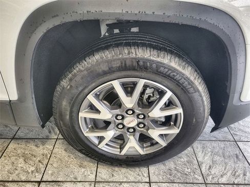 Used 2023 GMC Acadia SLT image 10