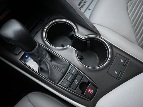 Used 2022 Toyota Camry SE w/ Cold Weather Package image 28