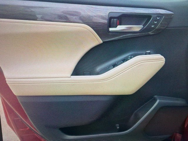 Used 2023 Toyota Highlander Limited AWD/4WD image 14