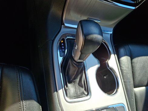 Used 2021 Jeep Grand Cherokee Limited AWD/4WD image 17