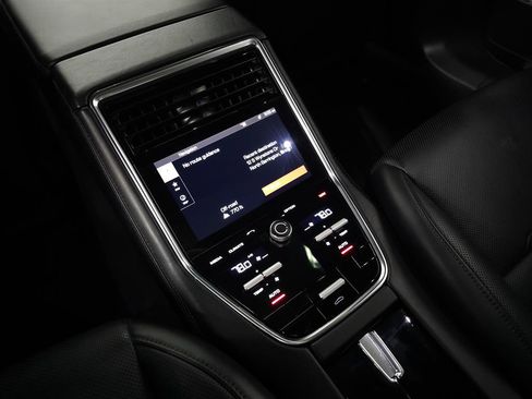 Used 2020 Porsche Panamera image 36