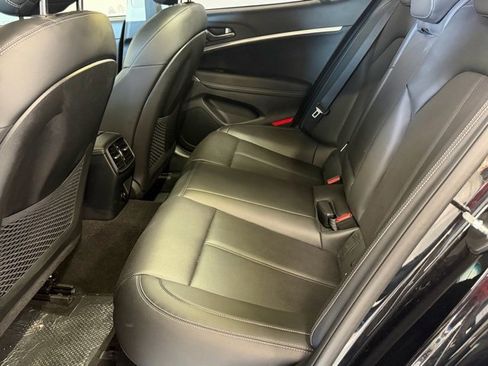 Used 2022 Genesis G70 2.0T image 22