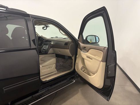 Used 2010 Chevrolet Tahoe LT w/ Luxury Package AWD/4WD image 34