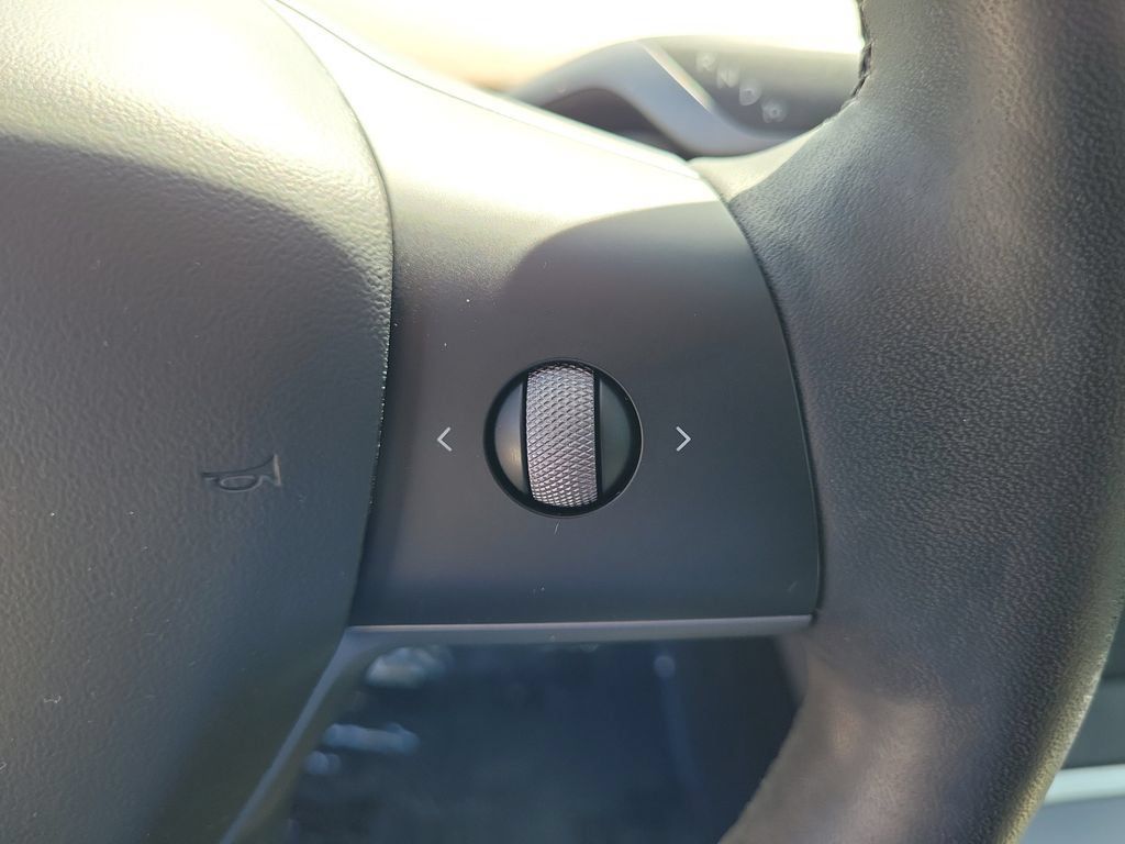 Used 2021 Tesla Model Y 2WD image 20