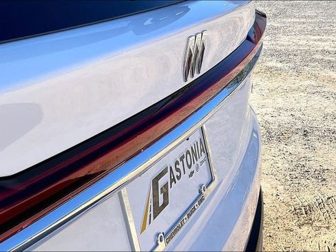 Used 2025 Buick Enclave Preferred w/ Power Package image 23