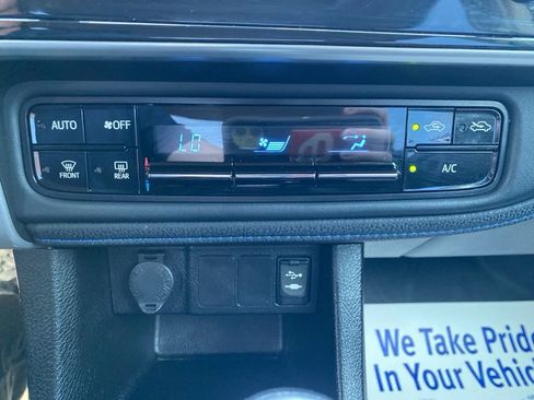 Used 2018 Toyota Corolla SE image 23