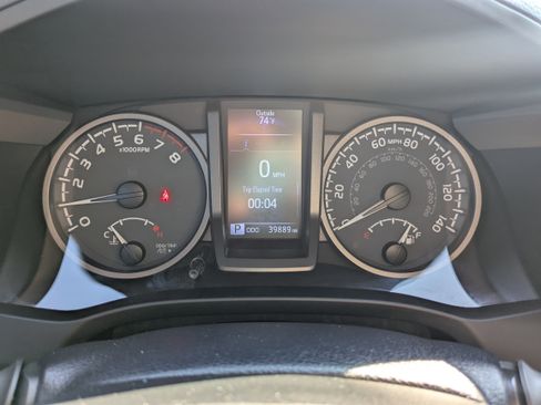 Certified 2022 Toyota Tacoma TRD Off-Road image 19