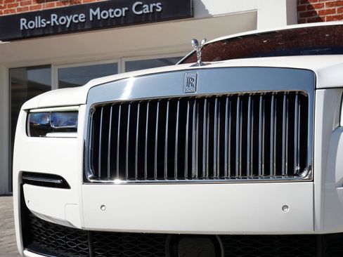 Used 2022 Rolls-Royce Ghost w/ Ghost Package image 7