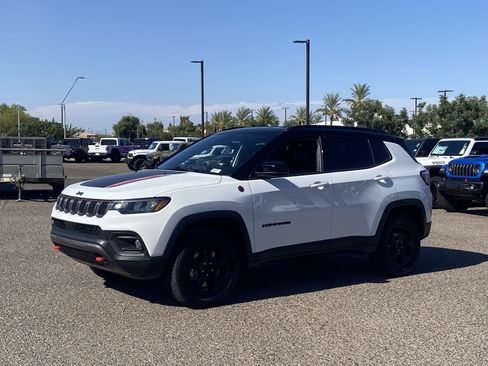 Used 2023 Jeep Compass Trailhawk w/ Trailer Tow Group AWD/4WD image 2