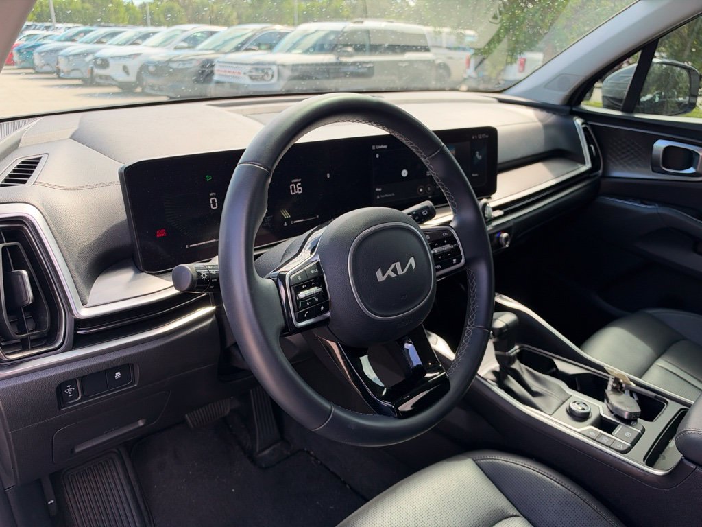 Used 2024 Kia Sorento S w/ Panoramic Sunroof Package FWD image 9