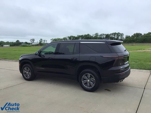 Used 2024 Chevrolet Traverse LS image 4