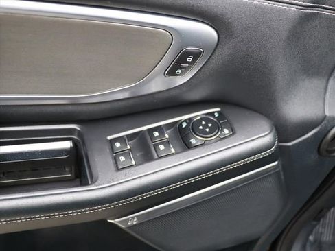 Used 2025 Ford Expedition Platinum image 18