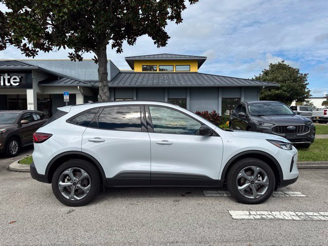 Used 2025 Ford Escape ST-Line AWD/4WD image 8
